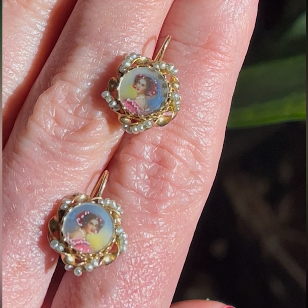 Dainty Adorable Vintage Gold and Pearl Cameo Earrings